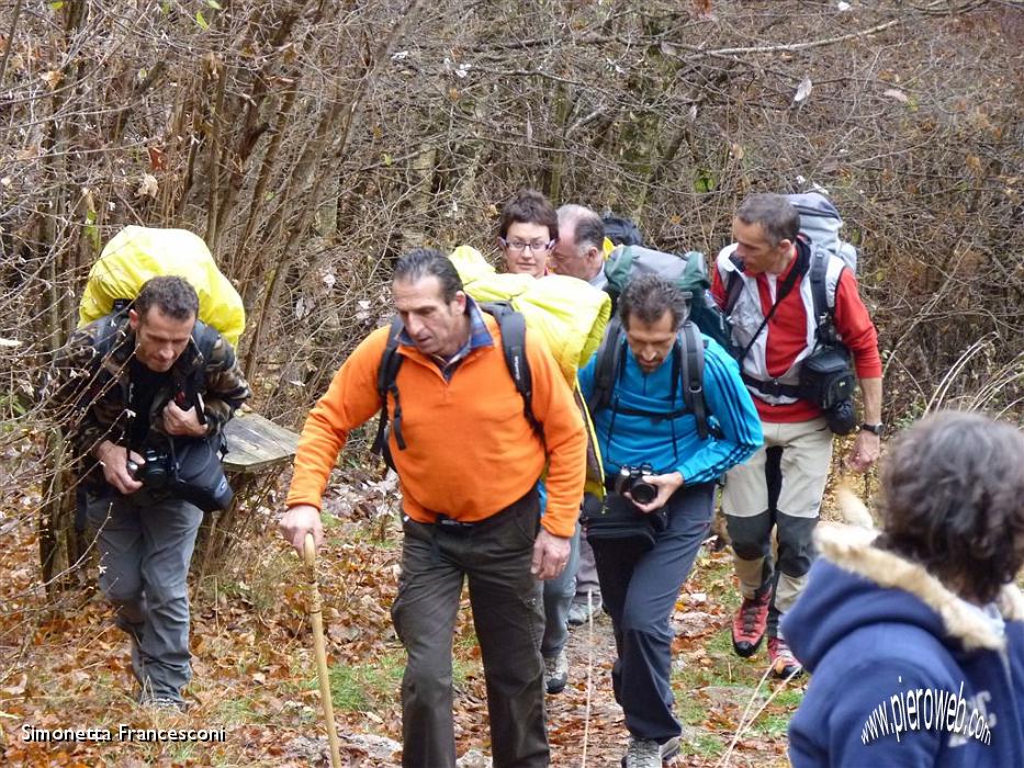 07 IN SALITA VERSO IL RIFUGIO.JPG